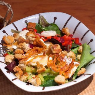 Ensalada de la casa con pollo