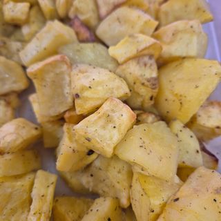 Quattro porzione di patate al forno circa 800g