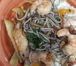 Huevos Rotos Con Gulas Y Langostinos