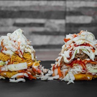 Tostones con Mechada (5 unidades)