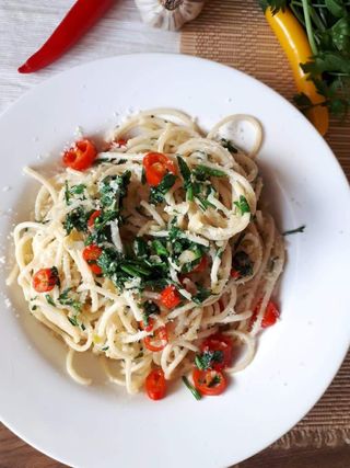 Aglio e oilo peperoncino z kurczakiem