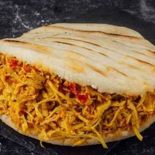 Arepa de Pollo Guisado Normal