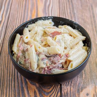 Penne pršuta i tikvice