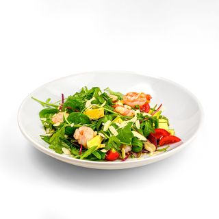 Salată cu creveți și avocado