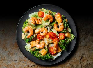 Салат з креветками та медово-гірчичним соусом (310г)