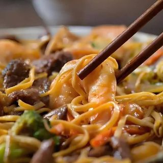 95A. Tallarines fritos mixtos