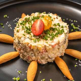 Ensaladilla rusa "Olivie" con pollo