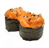 50. Gunkan de salmón (2 uds)