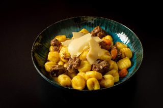 Gnocchi s raguom od goveđe obrazine