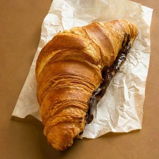 Круасан з нутелою  (100г)