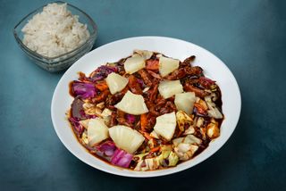 Teletina sa ananasom u kiselo slatko ljutom sosu