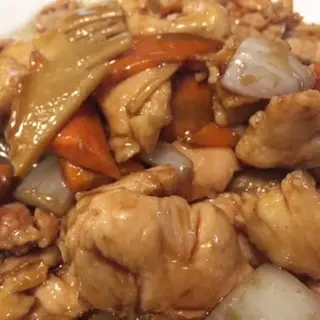 Pollo con almendras 