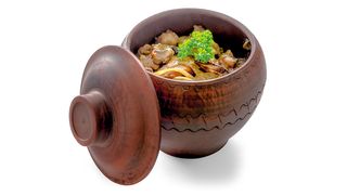 Деруни з грибами та свининою в вершковому соусі (300г)