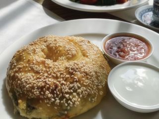 Бурма з мясом Бурма з мясом і двома  соусами  (1 шт.)