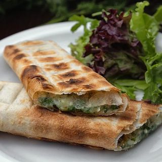 Сулугуні у лаваші (~400г)