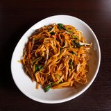 92) Tagliolini all'uovo saltati con verdure