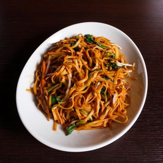 92) Tagliolini all'uovo saltati con verdure