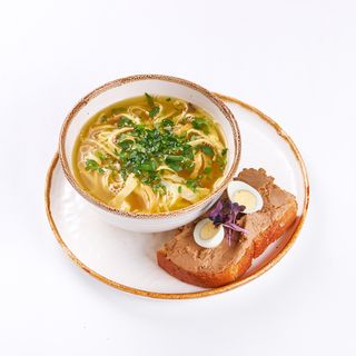 Курячий бульйон з омлетом та перепелиним яйцем (350/80г)