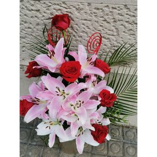 Ramo De Lilium Y Rosas Rojas