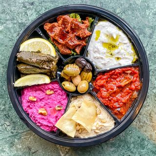 Meze desgustation plate