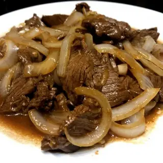 Ternera Con Cebolla