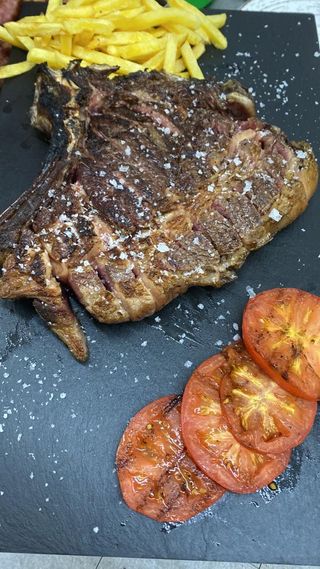 Chuletón De Vaca Frisona A La Brasa (1 Kg.)