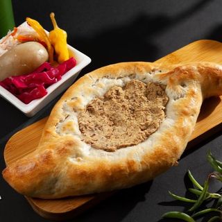 მინი აჭარული ლობიანი მჟავით/Mini Adjarian Lobiani With Assorted Pickles