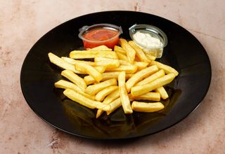 Pomfrit 220g plus umak