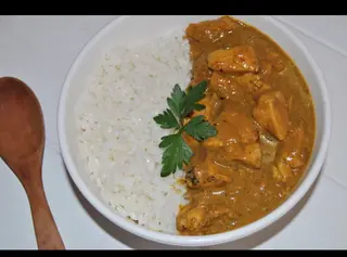 Arroz Con Pollo Y Salsa Curry