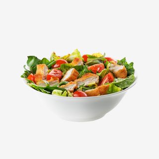 Insalata con pollo croccante