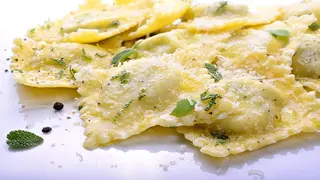 Ravioli di formaggi e pera