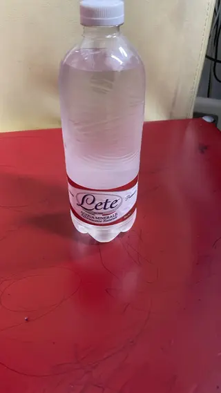 Acqua frizzante piccola