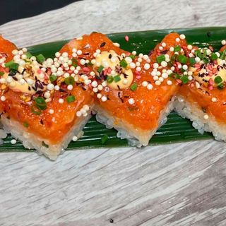 Hako sushi de salmón (6 pzs.)