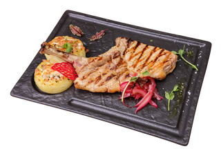 Tomahawk de porc cu piure de cartofi