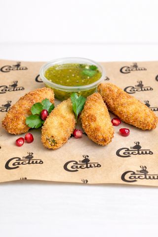 Papryczki jalapeno owinięte boczkiem i nadziewane serem  4szt.