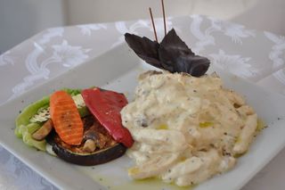 Piletina sa gamborima i šampinjonima u bechamel sosu 510 gr