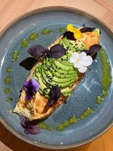 Омлет з крабом та авокадо