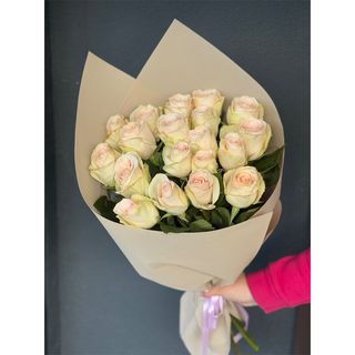 19 ніжно-рожевих троянд з пакуванням