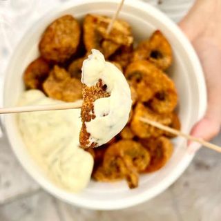 Champiñones Crocantes Con Ali Oli De Albahaca