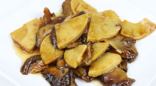 Funghi e bambù saltati