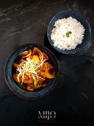 2 Pad Mee Luang (Egg Noodles)