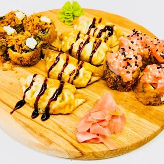 Combinado Quente (Hot Rolls) com Gyozas (12 Peças)