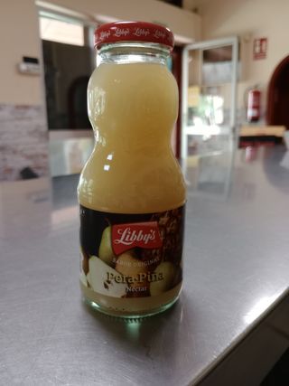Jugo de pera-piña (botito de cristal)