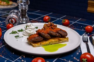 კოფთე პიტათი და გაწურული მაწვნით