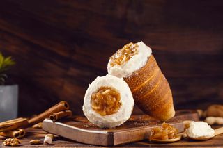 ვაშლის ჯემით და ვანილის კრემით