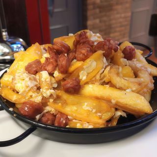 Huevos rotos con chistorra