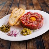 Tar-tar cu vitel cu mousse din parmezan