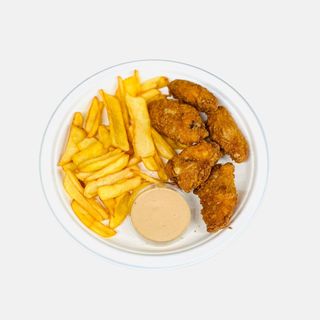 Aripioare picante/nepicante cu cartofi și sos