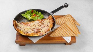 Omlet sa šunkom i sirom