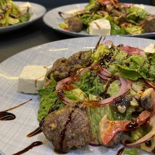 Салат з телятиною гриль та бринзою (215г)